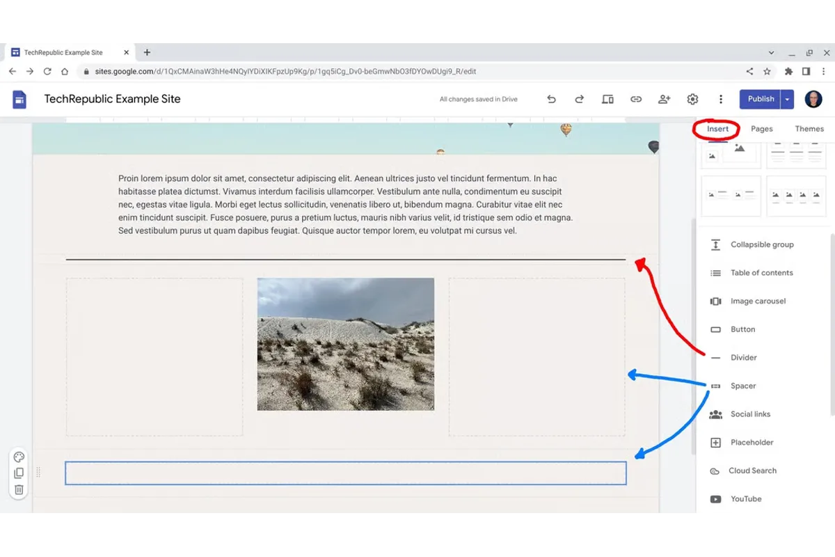 Captura real de Google Sites con la barra lateral Insertar y bloques de contenido